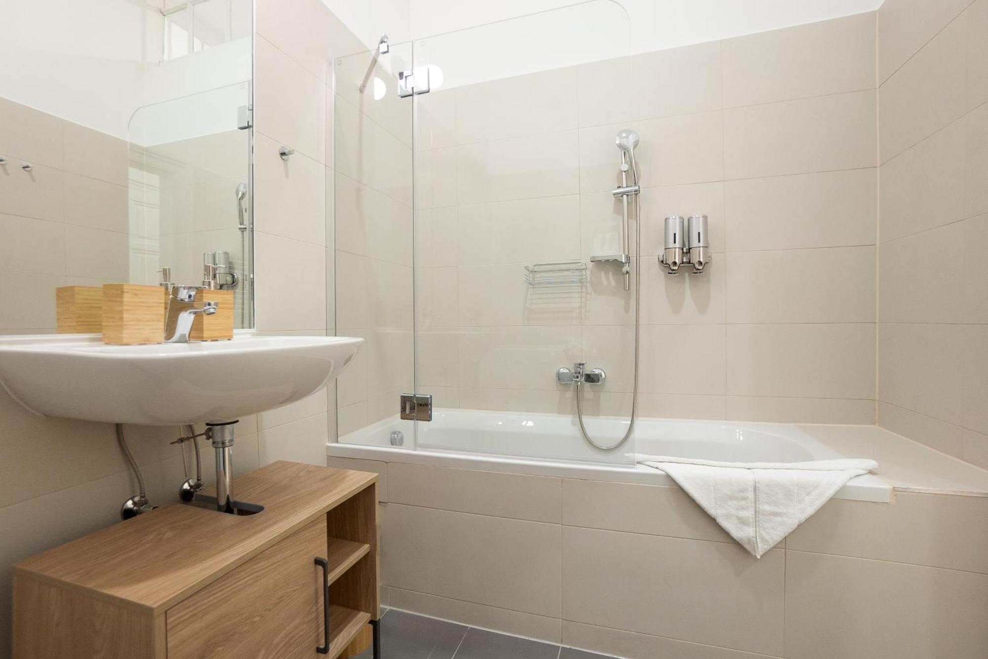 Spacious 110М2 Flat In The City Center Wien Exteriör bild